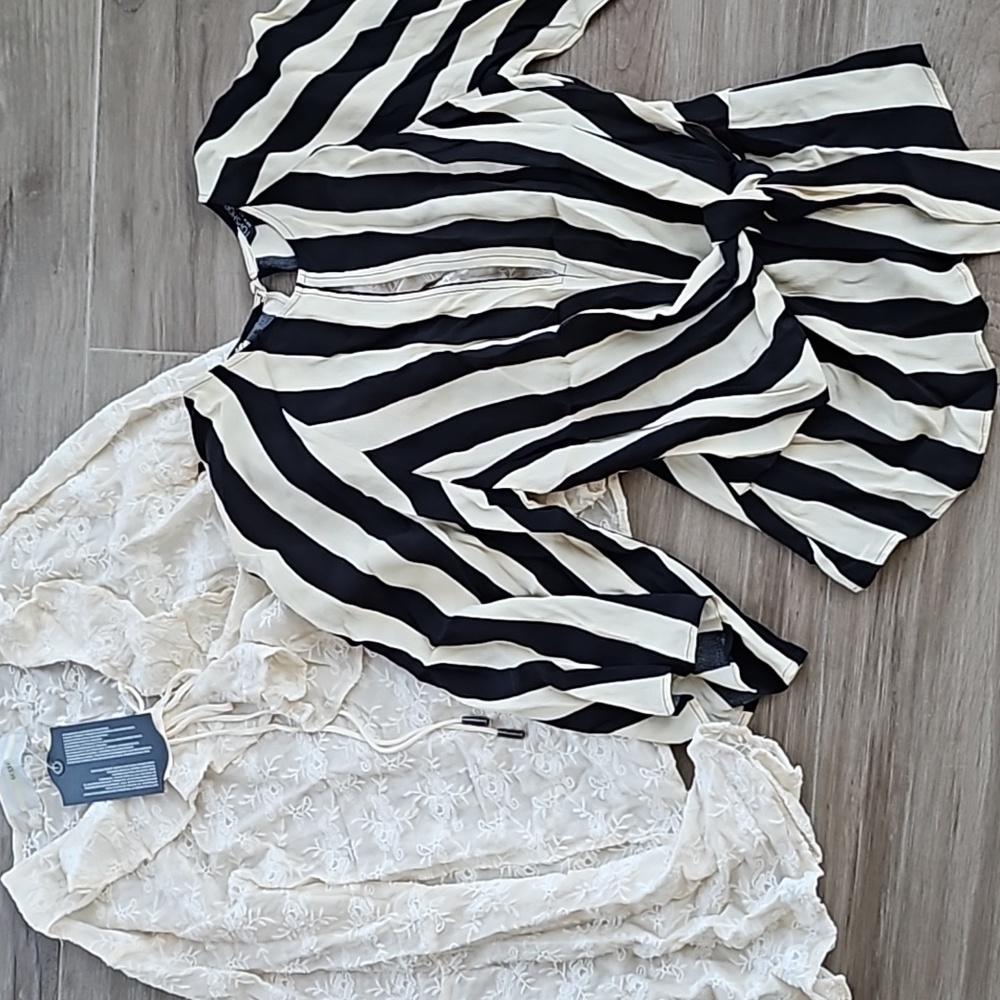 Flowy top Bundle Top Shop Guess
